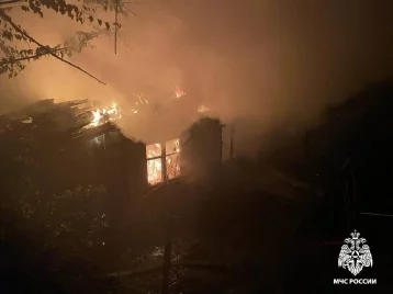 Фото: При пожаре в Сочи погибли мужчина и 9-летний мальчик 1