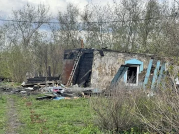 Фото: Поджёг дом, угрожал убийством: жителя Кузбасса обвиняют в двойном преступлении 1