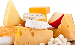 Учёные рассказали, кому нельзя есть сыр 