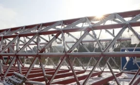 Новый пешеходный мост в центре Кемерова сняли на видео с высоты