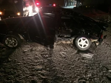 Фото: Машину смяло: в Новокузнецке в ДТП погибла 17-летняя студентка 1