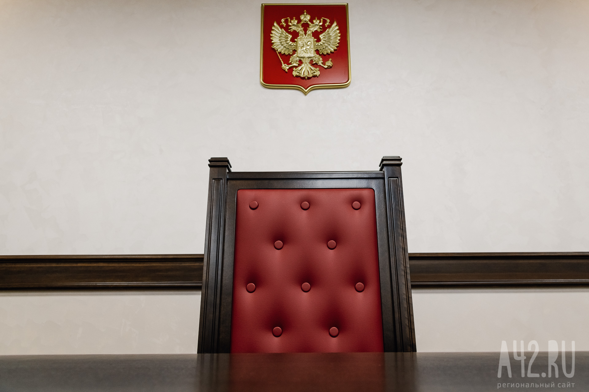 На активы и счета замминистра обороны РФ Иванова и его семьи наложили арест