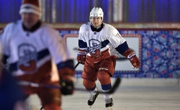 Фото: Владимир Путин сыграл в хоккей на Красной площади 1