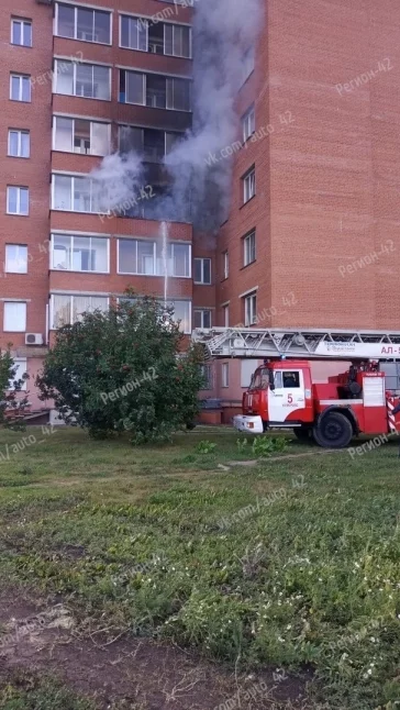 Фото: В Кемерове загорелась квартира в многоэтажке по Комсомольскому проспекту 3