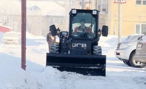 «Шахта №12» освобождает Киселёвск от снега 