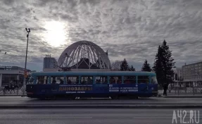 «Нога была перевязана»: в Екатеринбурге в трамвае умерла женщина