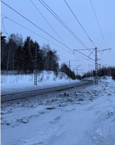 В Красноярском крае грузовой поезд насмерть сбил пешехода