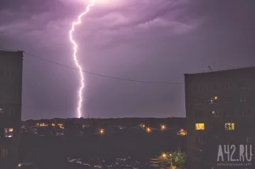 Фото: В Кемерове во время грозы загорелся жилой дом 1