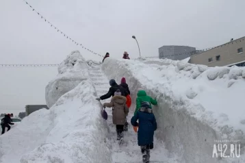 Фото: ГИБДД просит кемеровчан сообщать об опасных снежных горках 1