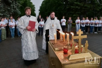 Фото: В Кемерове зажгли свечи памяти 2