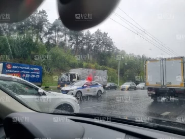 Фото: В Кемерове на улице Терешковой столкнулись две иномарки: транспорт встал в пробке 3