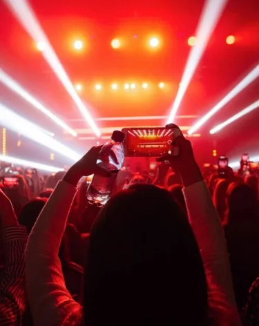 «Спасибо большое»: Певица Слава не может продать свои квартиры из-за Ларисы Долиной