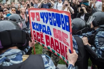 Фото: Белый дом осудил задержания «мирных протестующих» на акциях в России 1