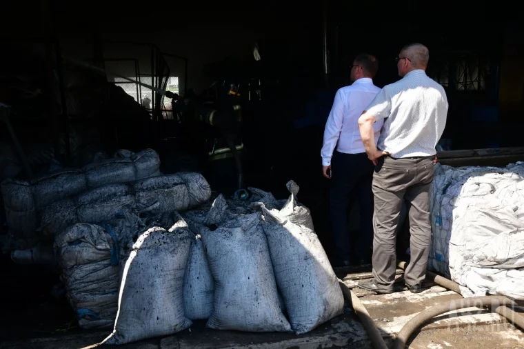 Фото: Мэр Кемерова о пожаре возле рынка «Сотка»: «Не должно быть никакой ошибки» 2