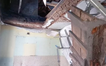 Фото: Прокуратура начала проверку из-за обрушения потолка в жилом доме в Кузбассе 1
