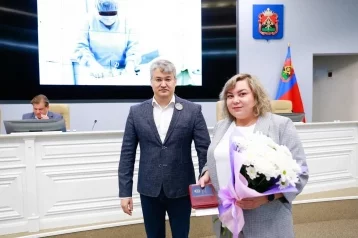 Фото: Власти Кузбасса наградили медсестру, спасшую жизнь мужчине 1
