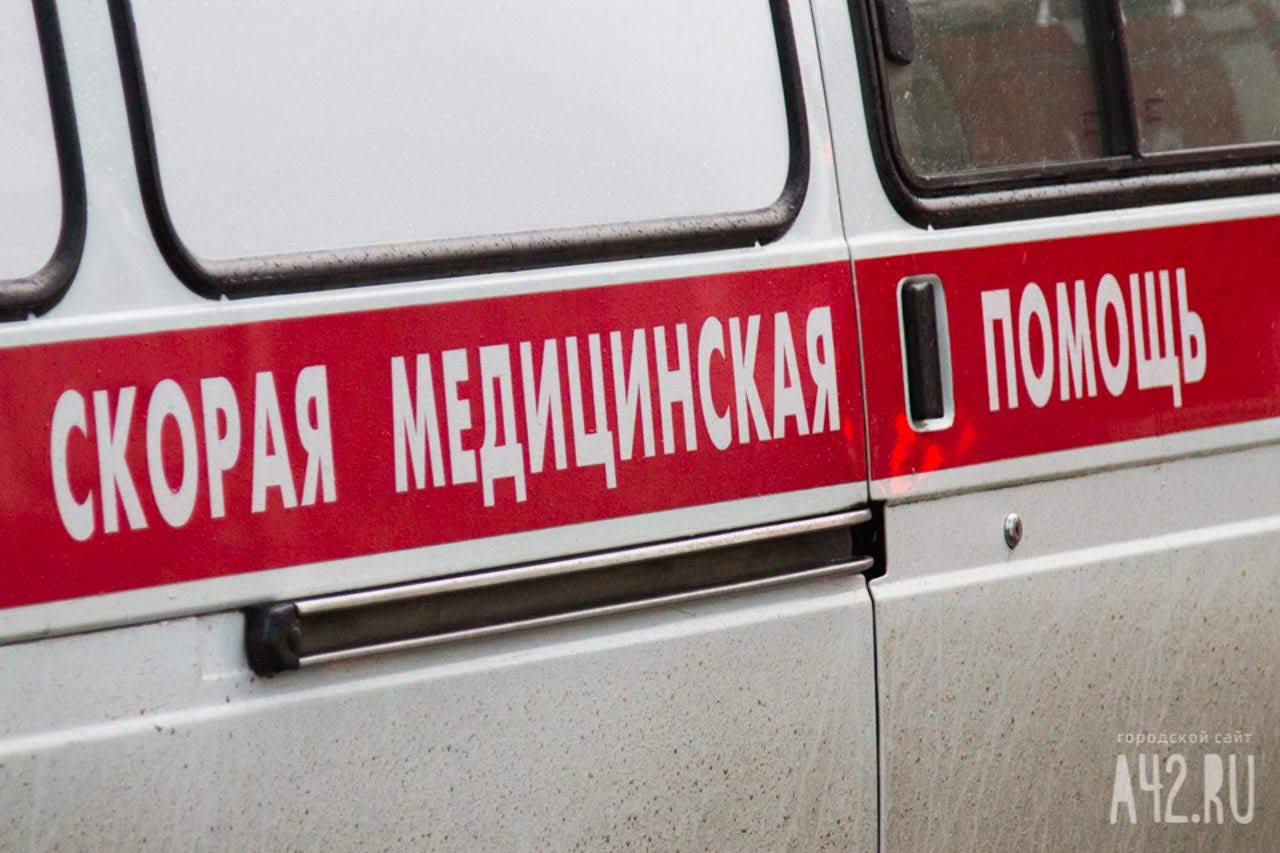 В Кузбассе неадекватный мужчина напал на сотрудников скорой помощи