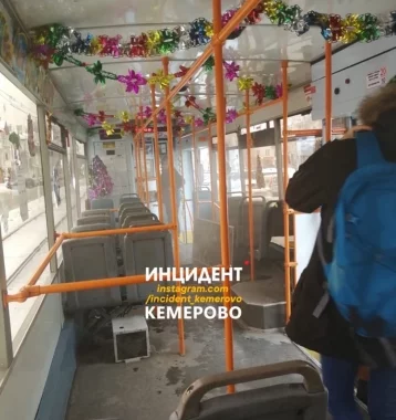 Фото: В Кемерове на ходу задымился трамвай 1