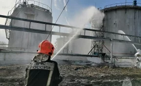 В Кемерове более 50 пожарных тушили условно загоревшуюся нефтебазу