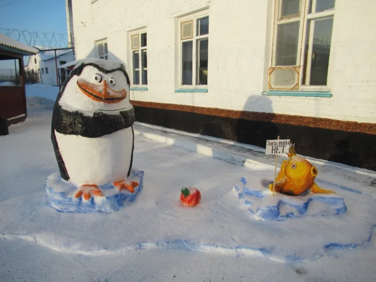 Фото: В колониях Кузбасса появились снежные герои сказок и мультфильмов 5