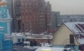В МЧС назвали причину пожара в многоэтажном доме в Кемерове