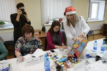 Фото: Специалисты Кемеровского ЦСМ проверили качество сладких новогодних подарков 2