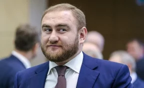 Сенатору Арашукову подберут нового сокамерника