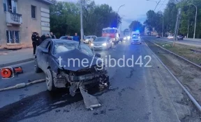 Пострадали водитель и пассажир: в ГИБДД рассказали подробности аварии на проспекте Шахтёров в Кемерове 