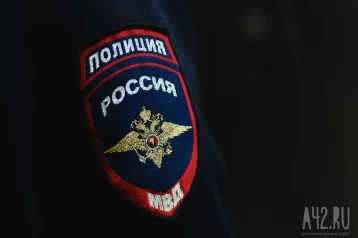 Фото: В МВД рассказали, почему надели наручники на несовершеннолетнюю во дворе Кемерова 1