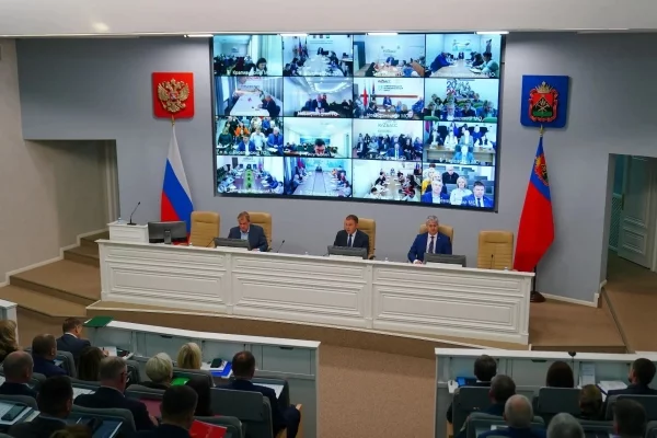 Губернатор Кузбасса потребовал усилить контроль за дорогами в непогоду