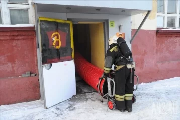 Фото: Семь пожарных машин выехали на тушение возгорания в центре Кемерова 4