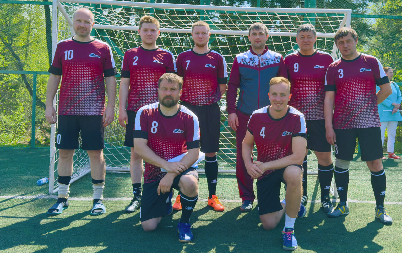 Команда «Кузбассэнергосбыта» приняла участие в корпоративном турнире Группы «Мечел» по мини-футболу 