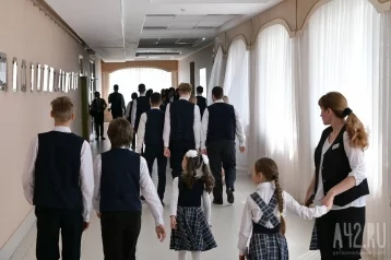 Фото: В ростовской школе, где ученик ранил ножом взрослых, приостановлены занятия 1