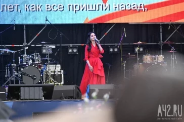 Фото: Зара спела для кемеровчан «Балладу о матери» 2