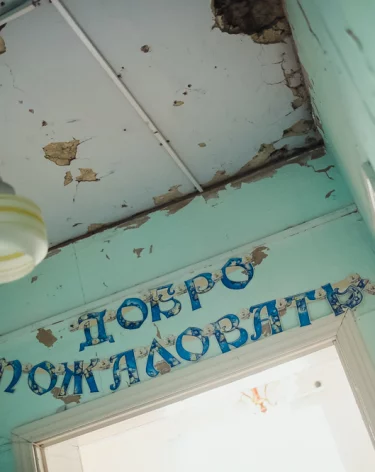 «Скоро уйдёт под землю»: кемеровчанка пожаловалась на разваливающийся многоквартирный дом