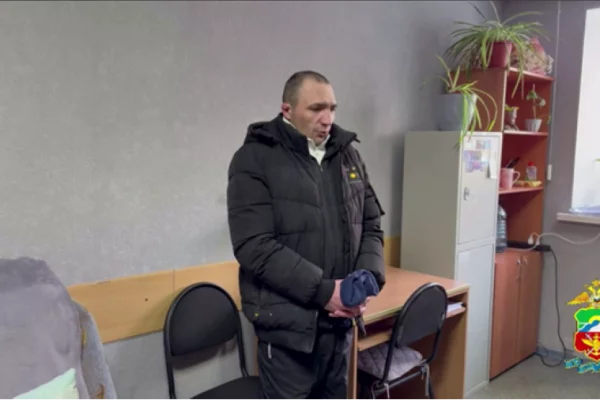 На автовокзале в Кемерове незнакомец выхватил телефон из рук посетителя  