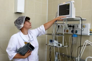 Фото: В отделении кардиологии кузбасской больницы появились новые прикроватные мониторы 1