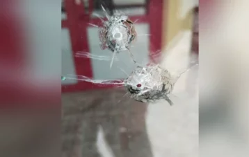 Фото: Двое парней открыли стрельбу во дворе многоэтажки в Кемерове 1