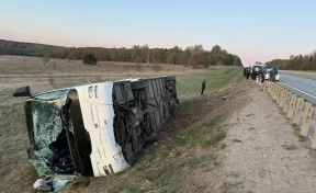 Под Владимиром экскурсионный автобус съехал в кювет и опрокинулся, пострадали 35 человек
