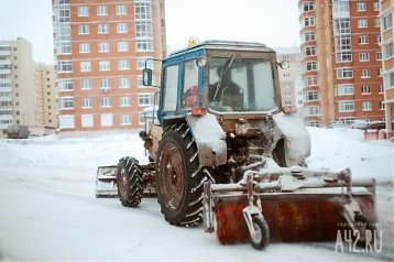 Фото: В Кузбассе дорожники борются с последствиями снегопада 1