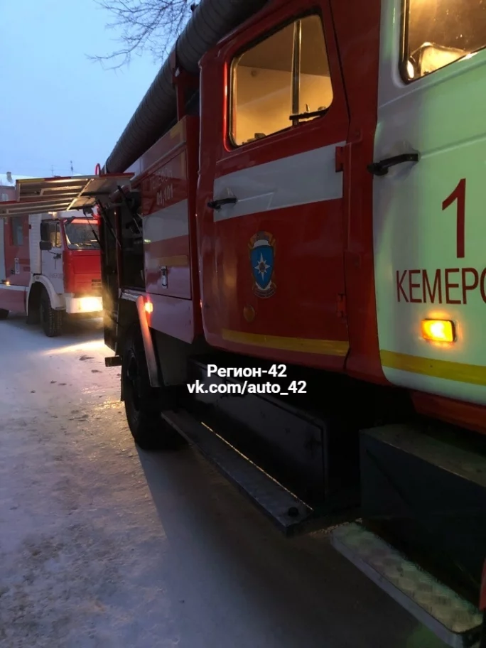 Фото: В пятиэтажном доме в центре Кемерова произошёл пожар  2
