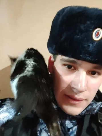 Фото: В Кузбассе росгвардейцы спасли на пожаре трёх человек и кота 1