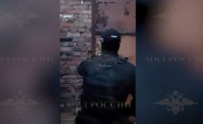 Трое жителей Кузбасса держали в рабстве 8 человек, заставляя их собирать металлолом