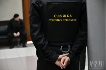 Фото: Записался на стрижку: в Кузбассе судебный пристав поймал парикмахера-алиментщика 1