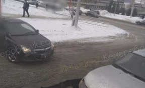 Снова такси: ДТП возле кемеровского Цирка попало на видео