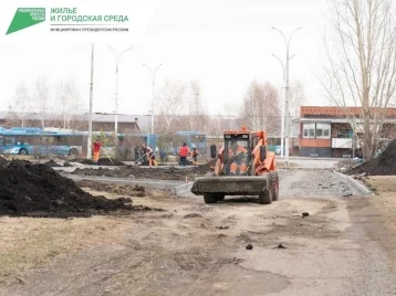 Фото: В Кемерове начали ремонт сквера на пересечении Комсомольского проспекта и улицы Марковцева 1