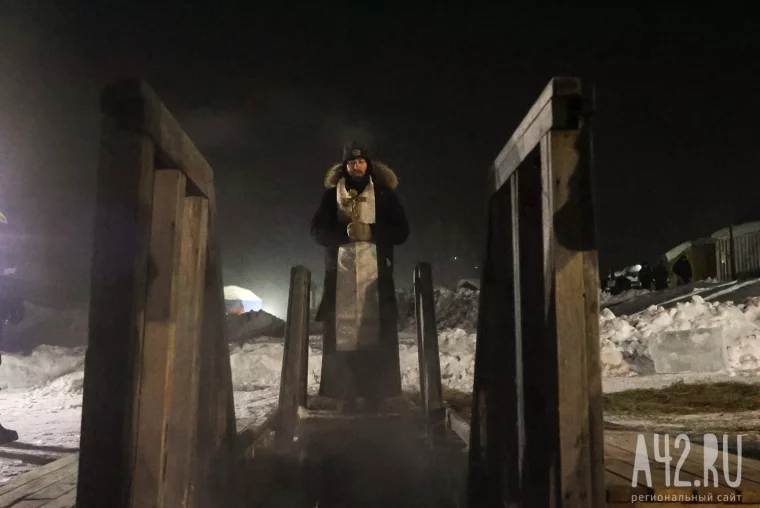 Фото: В прорубь в -40: как прошли крещенские омовения в Кемерове в 2026 году 45