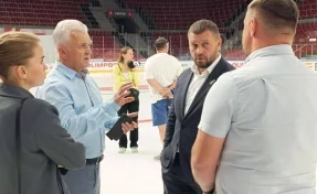 Глава минспорта Кузбасса проверил лёд в Новокузнецке