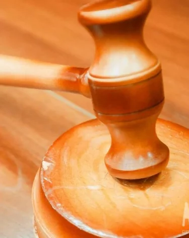 В Сибири вынесен приговор воровке, которая крала деньги под предлогом снятия порчи