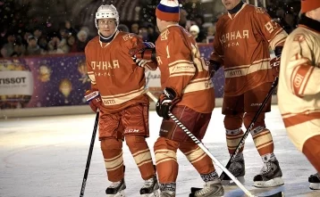 Фото: Путин сыграл в товарищеском матче Ночной хоккейной лиги 4